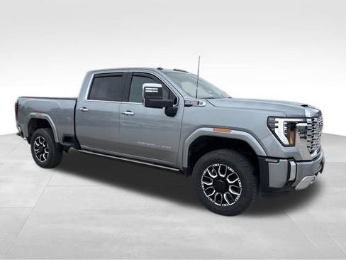 Used 2025 GMC Sierra 3500 Denali w/ Denali Reserve Package AWD/4WD image 7