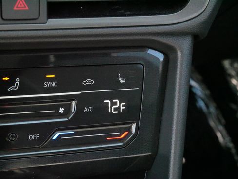 Certified 2025 Volkswagen Taos SE AWD/4WD image 28