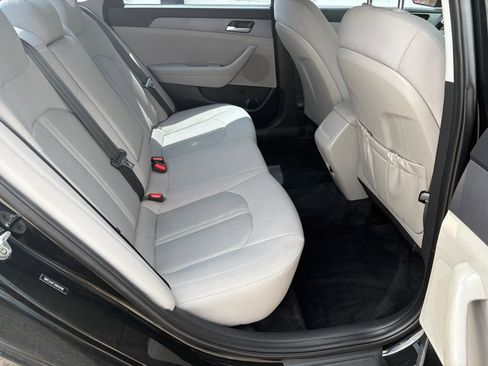 Used 2018 Hyundai Sonata SE FWD image 12