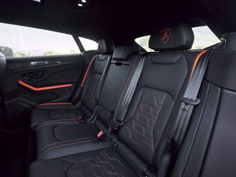 Used 2025 Lamborghini Urus SE image 44