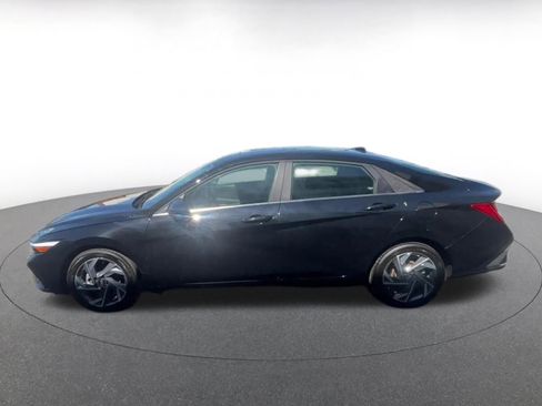 Used 2025 Hyundai Elantra SEL image 7