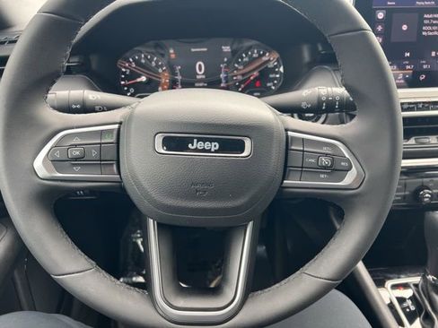 Used 2023 Jeep Compass Altitude image 9