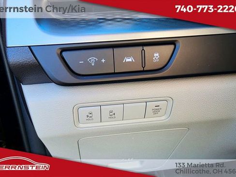 Used 2024 Kia Carnival LX FWD image 21