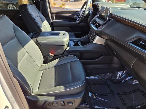 Used 2023 Chevrolet Suburban Premier image 17