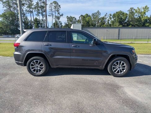 Used 2019 Jeep Grand Cherokee Altitude RWD image 3