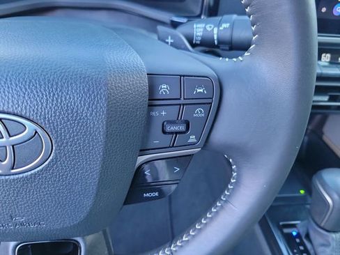 Used 2025 Toyota Camry SE FWD image 17
