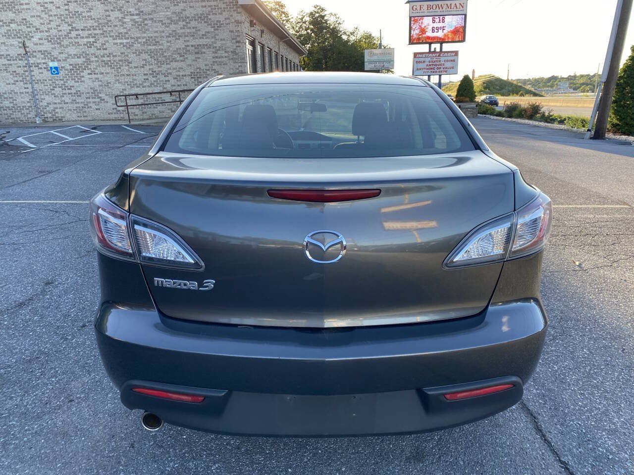 Used 2011 MAZDA MAZDA3 i Touring FWD image 6