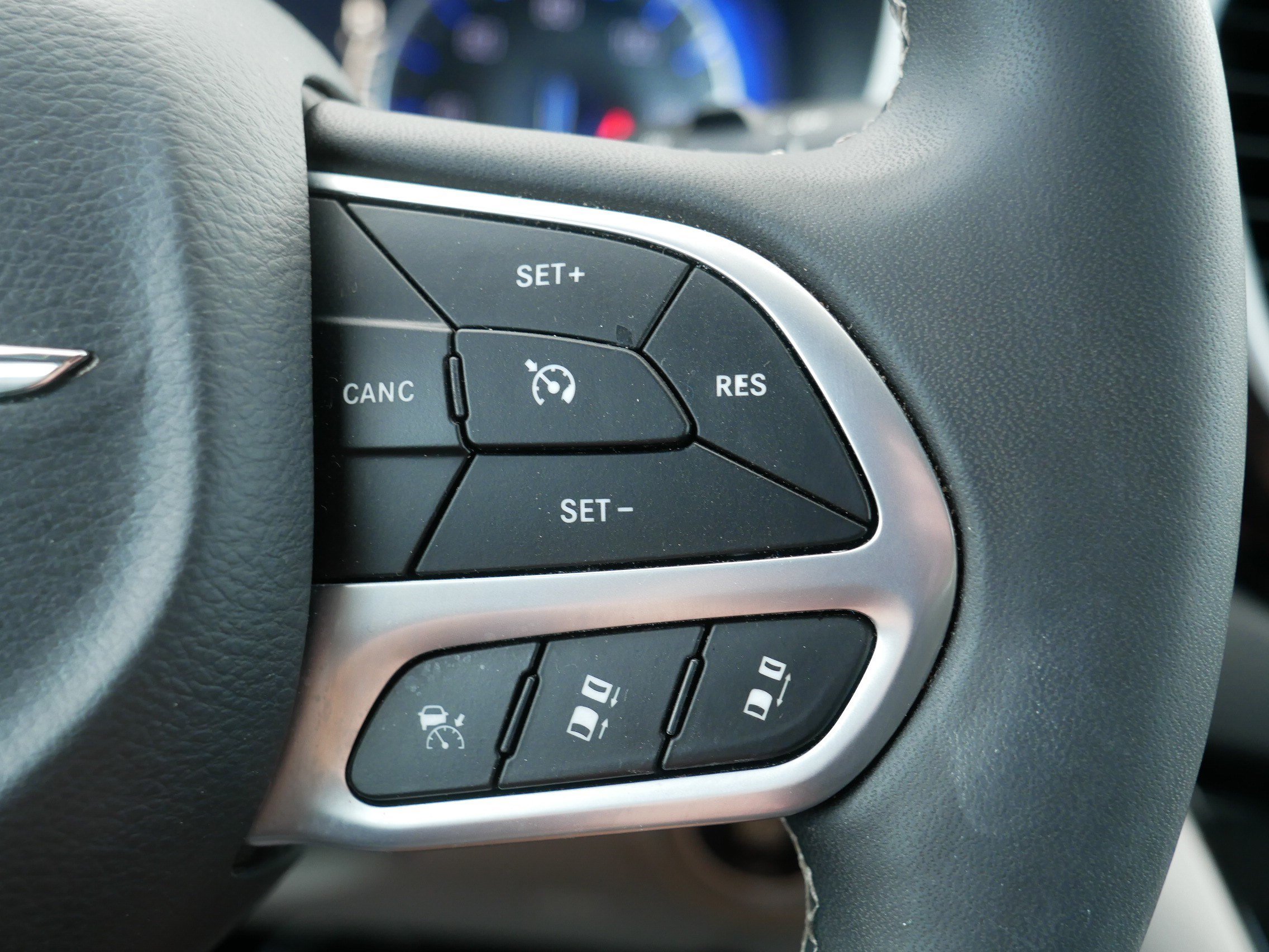 Used 2024 Chrysler Pacifica Touring-L FWD image 29