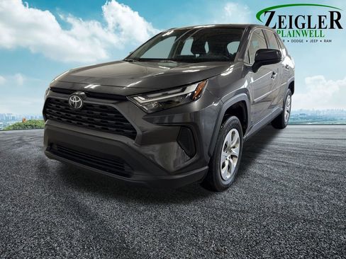 Used 2023 Toyota RAV4 LE image 15