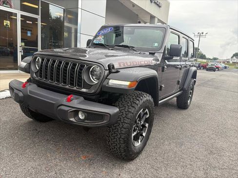 Certified 2025 Jeep Wrangler Unlimited Rubicon w/ Convenience Group AWD/4WD image 3