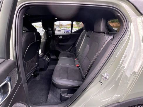 Used 2023 Volvo XC40 Recharge Ultimate image 29