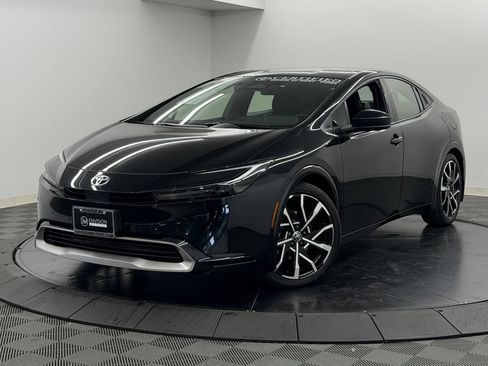 Used 2025 Toyota Prius Plug-In Hybrid FWD image 3