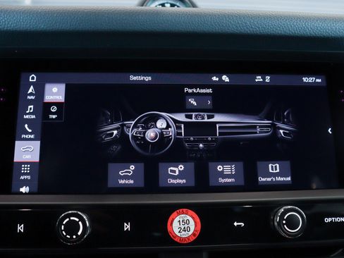 Certified 2025 Porsche Macan image 20