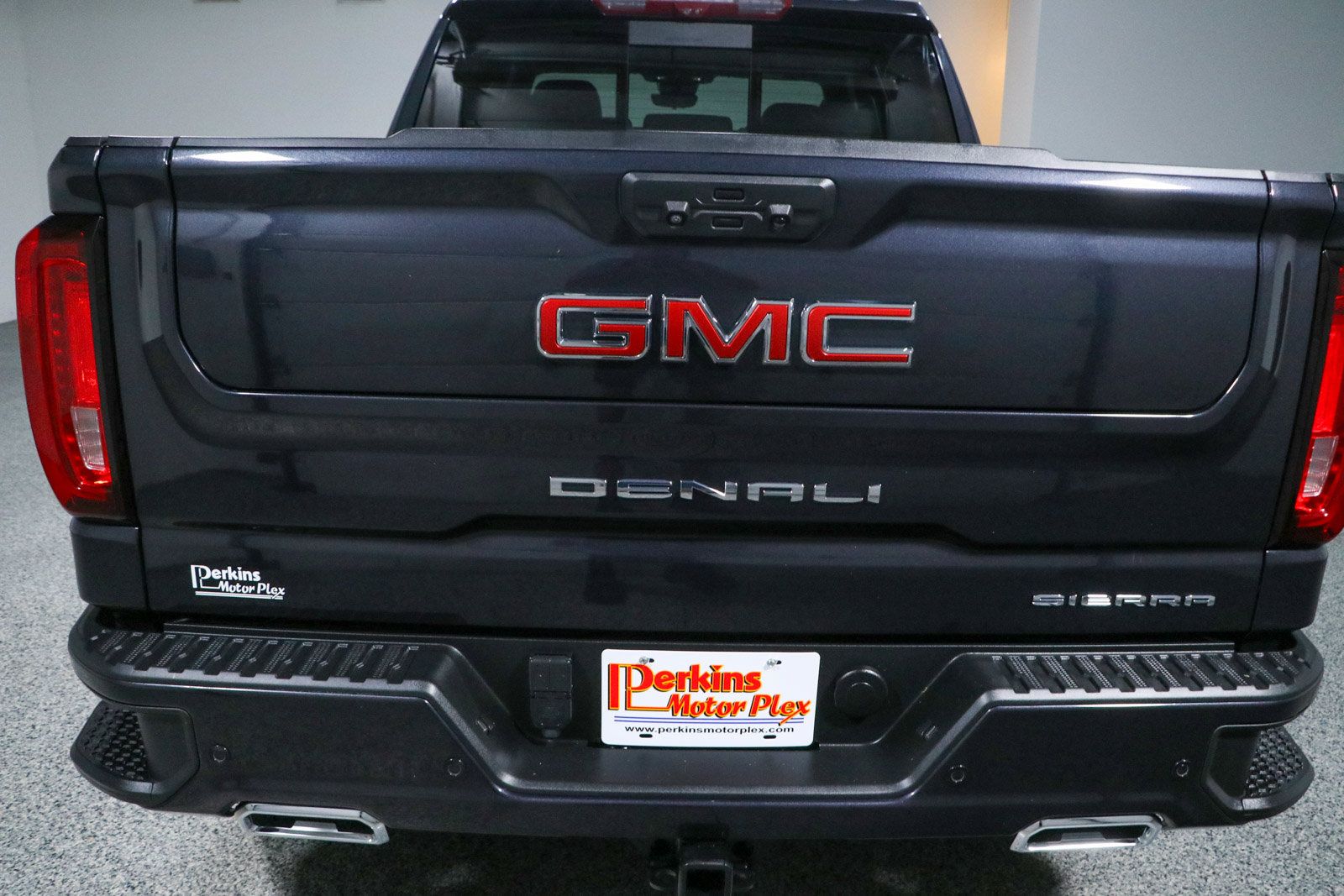 Used 2023 GMC Sierra 1500 Denali w/ Denali Reserve Package AWD/4WD image 8