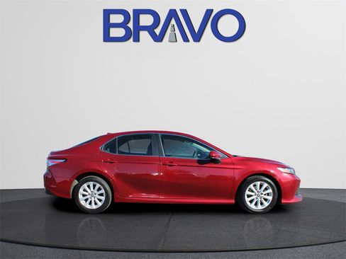 Used 2019 Toyota Camry L image 5