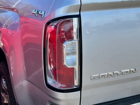 Used 2015 GMC Canyon SLE w/ SLE Convenience Package image 15