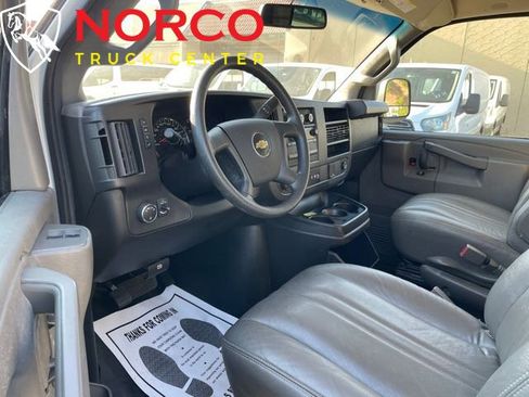 Used 2018 Chevrolet Express 2500 image 4