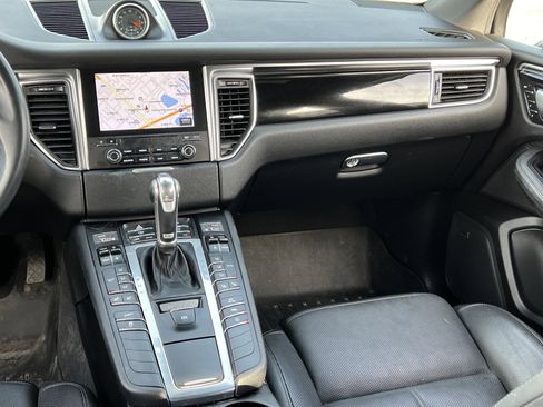 Used 2018 Porsche Macan S image 23