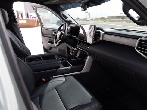 Used 2025 Toyota Tundra Limited AWD/4WD image 25