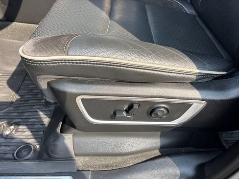 Used 2020 RAM 1500 Laramie AWD/4WD image 7