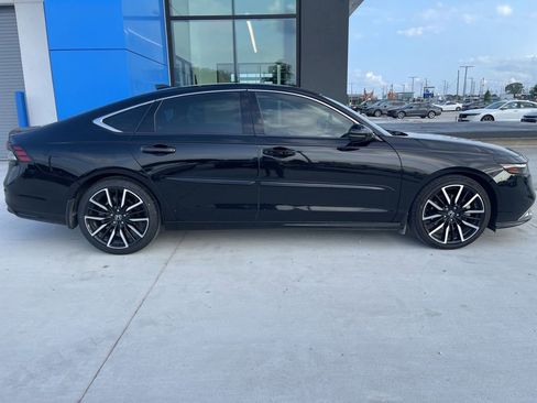 Used 2023 Honda Accord Touring image 4