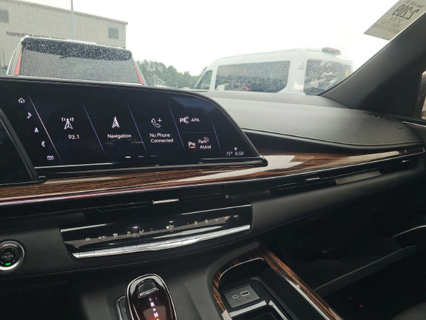 Used 2024 Cadillac Escalade ESV Premium Luxury RWD image 13