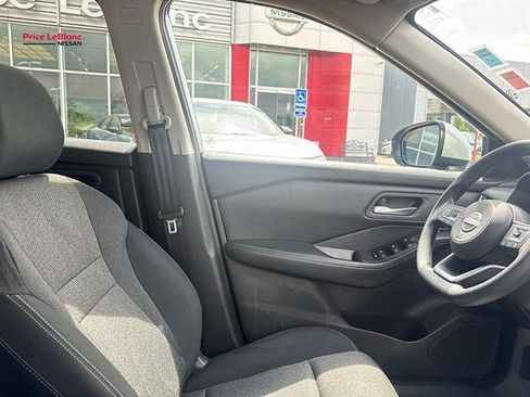 Used 2024 Nissan Rogue SV FWD image 10