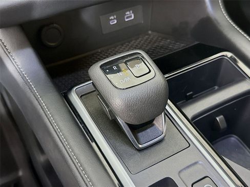 Used 2024 Nissan Pathfinder SV image 16