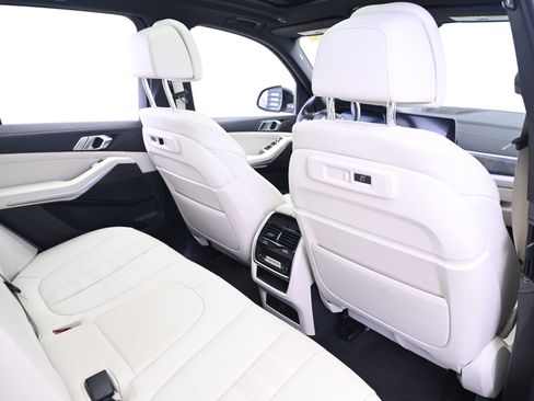 Used 2022 BMW X5 xDrive40i w/ Luxury Seating Package image 17