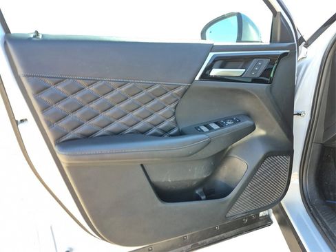 Used 2024 Mitsubishi Outlander 4WD Plug-In Hybrid image 26