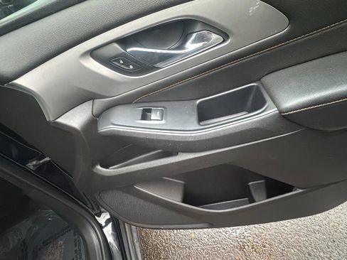 Used 2018 Chevrolet Traverse LT image 32