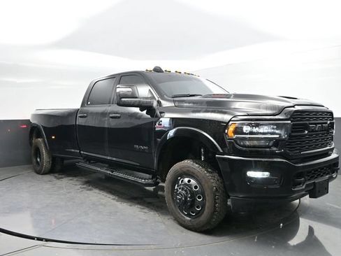 Used 2024 RAM 3500 Limited w/ Night Edition AWD/4WD image 5