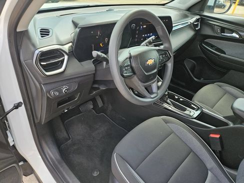Used 2025 Chevrolet TrailBlazer LT AWD/4WD image 15