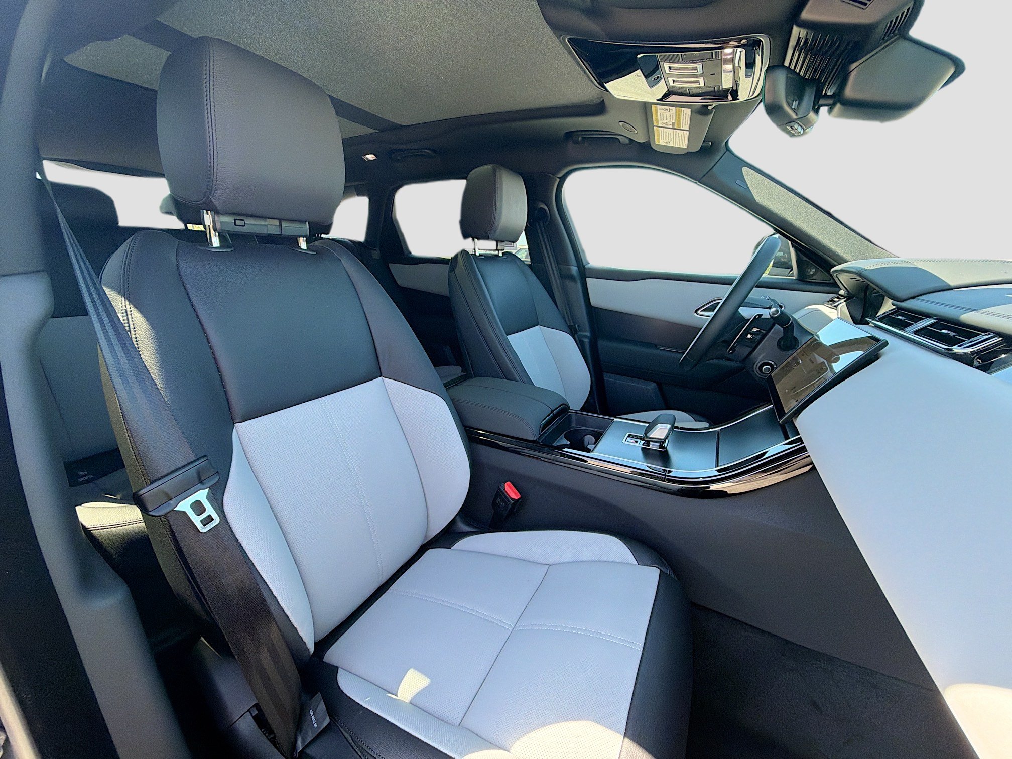 New 2026 Land Rover Range Rover Velar Dynamic SE AWD/4WD image 15
