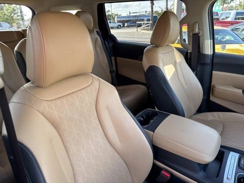 Used 2024 Kia Carnival LX image 16