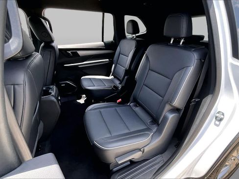 Used 2025 Buick Enclave Preferred FWD image 21