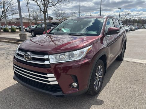 Used 2018 Toyota Highlander XLE image 3