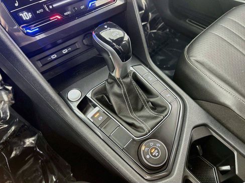 Certified 2022 Volkswagen Tiguan SE R-Line AWD/4WD image 16