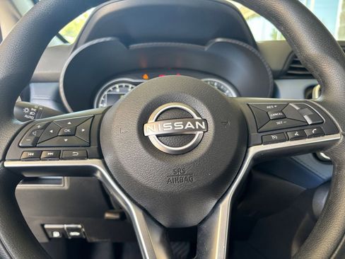 Used 2025 Nissan Versa SV FWD image 27
