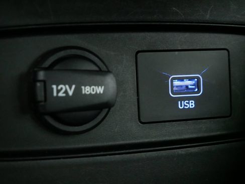 Used 2021 Hyundai Venue SE FWD image 32