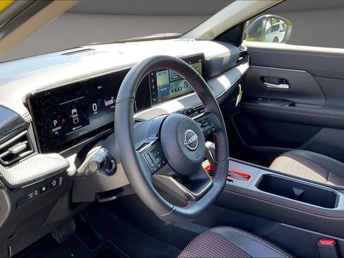 Certified 2025 Nissan Kicks SR w/ Interior Electronics Package FWD image 12