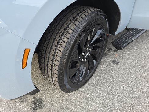 New 2025 Lincoln Navigator L Reserve w/ Jet Appearance Package image 32