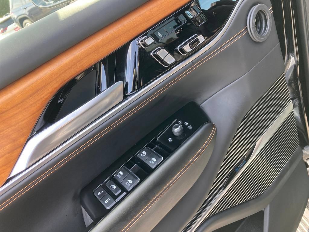 New 2024 Jeep Grand Wagoneer L Series III w/ Rear Seat Video Group 1 AWD/4WD image 12