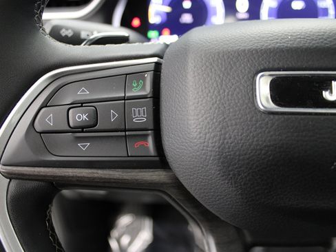 Used 2024 Jeep Grand Cherokee L Limited w/ Luxury Tech Group II image 22