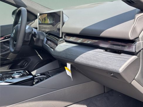 New 2026 BMW i5 eDrive40 w/ Premium Package RWD image 28