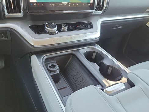 New 2025 Ford Expedition Max Platinum w/ Driver's Package AWD/4WD image 18