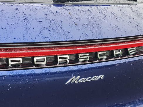 Used 2023 Porsche Macan AWD/4WD image 28