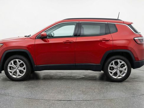 Used 2025 Jeep Compass Latitude AWD/4WD image 5