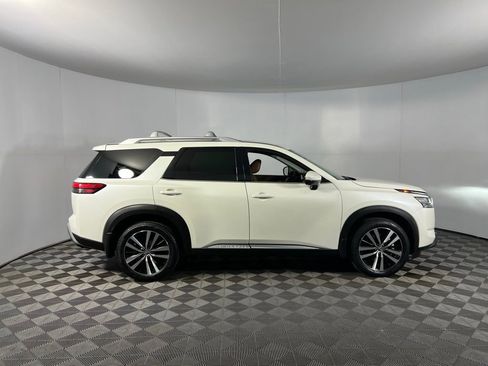 Used 2024 Nissan Pathfinder Platinum w/ Black Appearance Package image 5