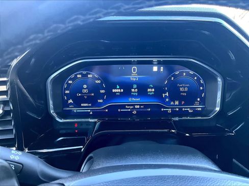 Used 2022 Chevrolet Silverado 1500 High Country w/ Technology Package image 22